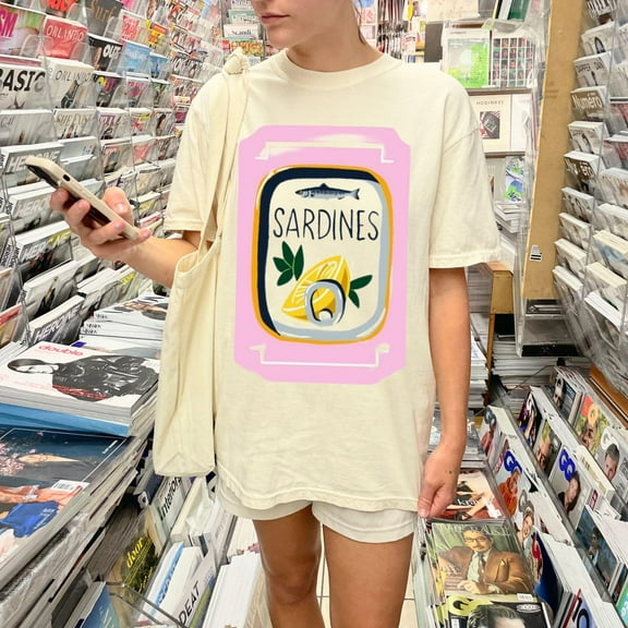 DOPASHIRT Vintage Sardines Graphic Tee, Retro Tinned Fish Shirt, Les Sardines Apparel, Fisherman Core Clothing, Trendy Summer Vacation Tee Unisex S-5XL Hot Trending Shirt, Vintage Birthday Gift