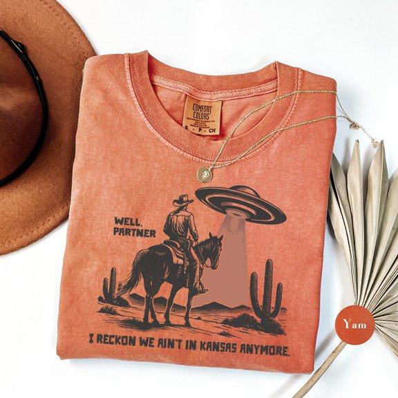 DOPASHIRT Western Cowain'T In Kansas Ufo Tshirt, Vintage Cowalien T-Shirt, Vintage 90S Shirt, Vintage Distressed Graphic Shirt Unisex S-5XL Hot Trending Shirt, Vintage Birthday Gift