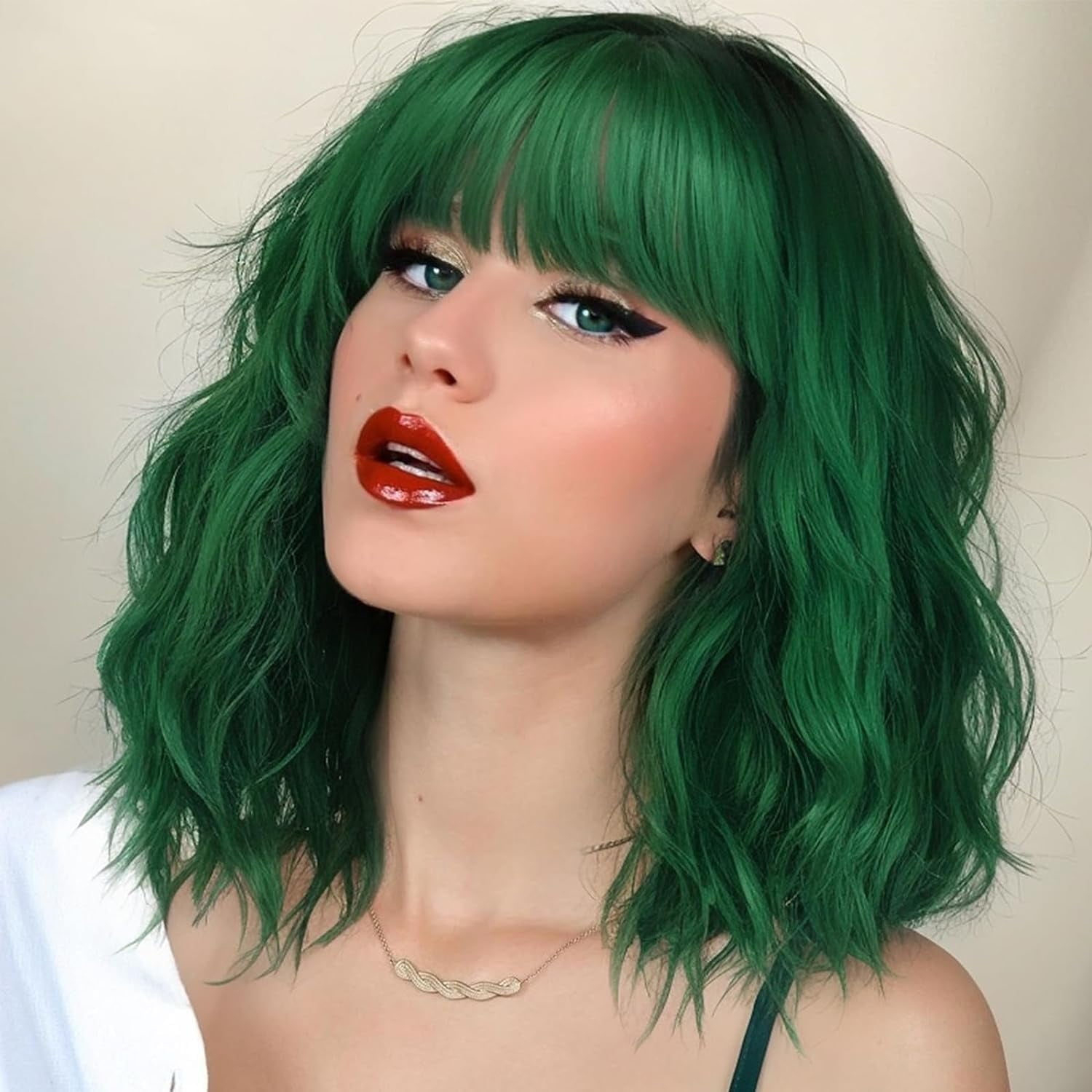 DOPI Short Wavy Wig with Bangs for Women Shoulder Length Bob Curly Women's Charming Synthetic Wigs with Natural Wavy Black To Brown Heat Resistant Hair for Daily Party Use