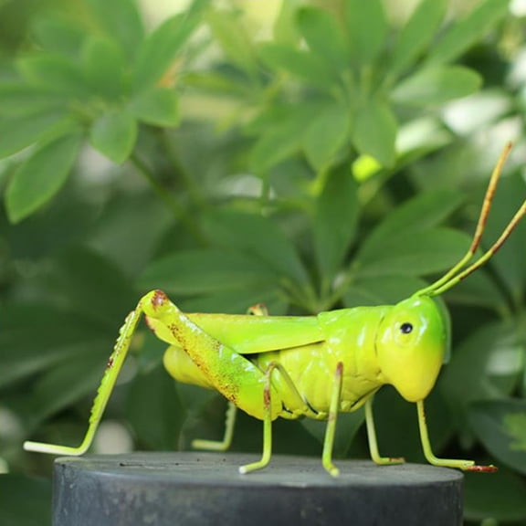 DRAFIDEEP 2Pcs Simulation Grasshopper Ornaments Iron Garden Figurines Vivid Tropical Scene Decor