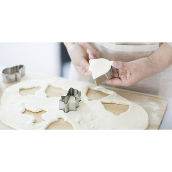 DRAFIDEEP 4Pcs Biscuit Molds for Baking with Thicken and Anti-Rust Features Crown Shape