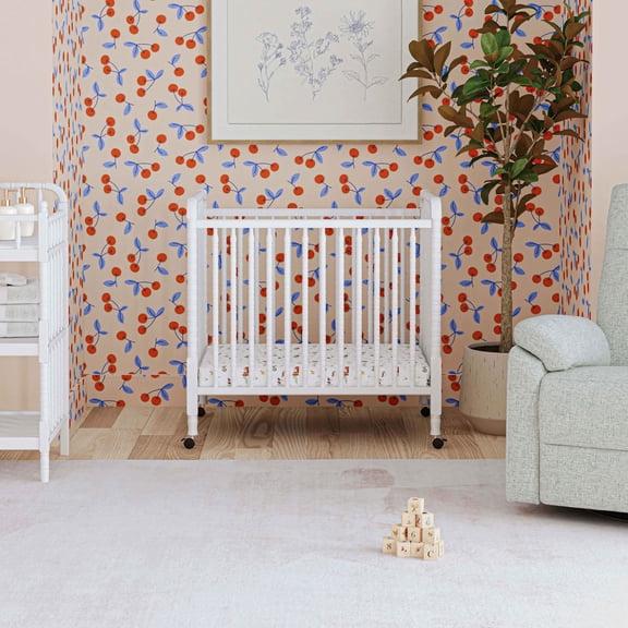 DaVinci Jenny Lind Pine Wood 3-in-1 Convertible Mini Crib in White