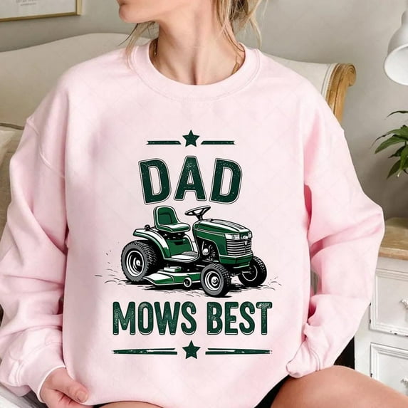 Dad Mows Best Sweatshirt, Funny Gardener Lawn Mower Shirt, Retro Father’s Day Graphic SWEATSweatshirtfor Cool Dads in 2025