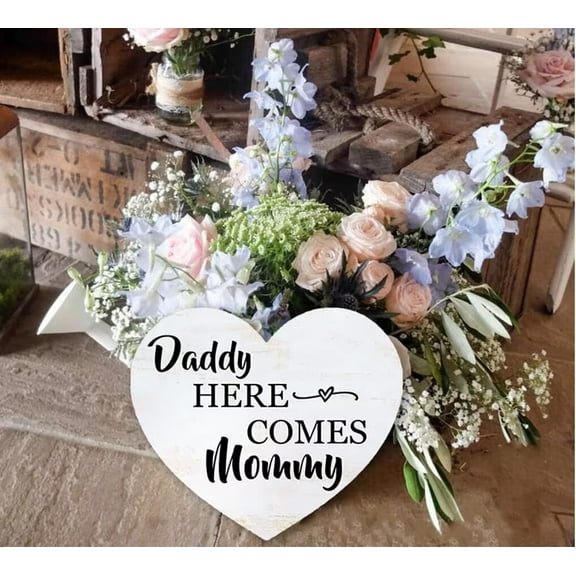 Daddy Here Comes Mommy Wedding Sign for Ring Bearer Flower Girl Sign Rustic Shabby Chic Vintage Primitive Country Style Wedding Heart Shaped Sign Wedding Ceremony Decorations Wedding Engagement Gift