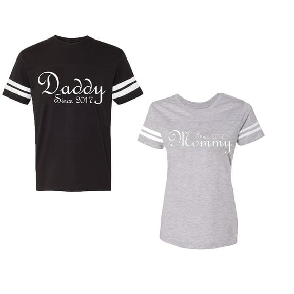 Daddy Mommy Since 2017 Unisex Couple Matching Cotton Jersey style T-Shirt Contrasting stripes on sleeves (Men Black / Women Heather) (Men S / Women XXL)