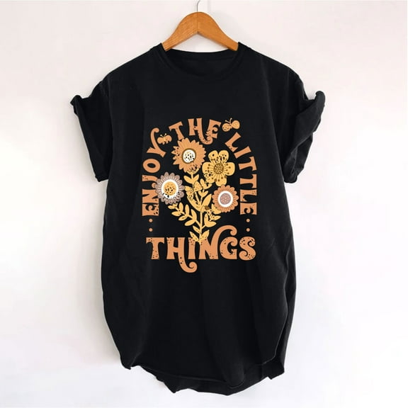 DailyTrove Women's "Thankful Grateful Blessed" Leaf Graphic T-Shirt - Short Sleeve Casual Tee, Warm for Autumn & Gatherings