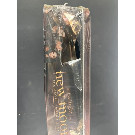 Damaged Tin Special - The Twilight Saga New Moon Movie Board Game
