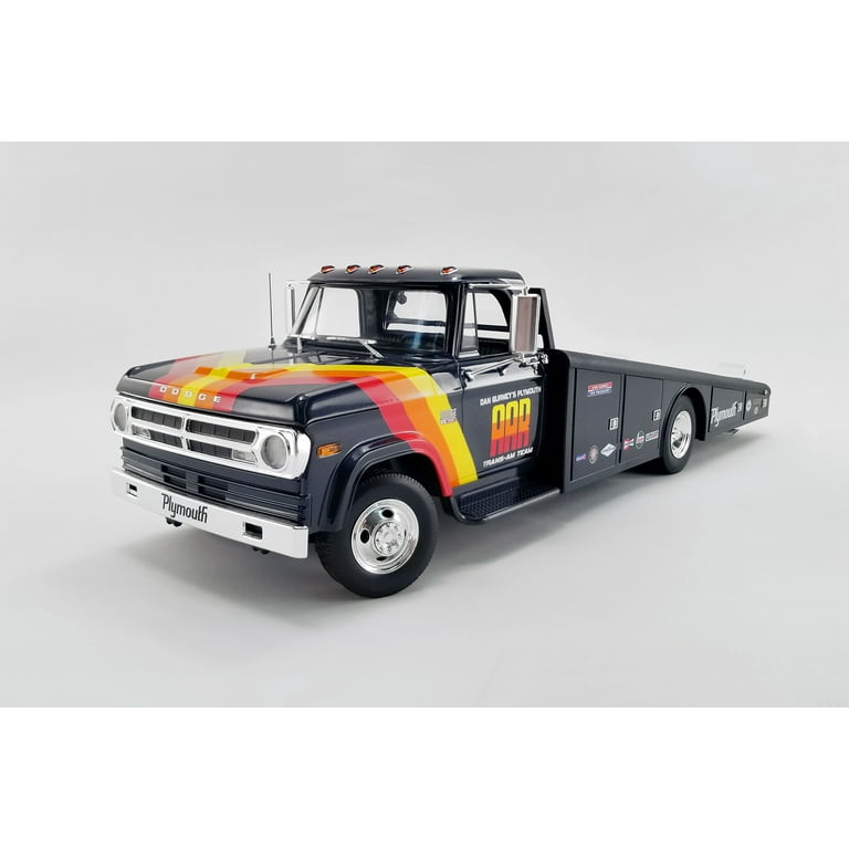 DAN GURNEY，S PLYMOUTH Ramp Truck 1:18 Dan Gurney's Plymouth AAR Trans Am Team 1970 Dodge D300 Ramp Truck