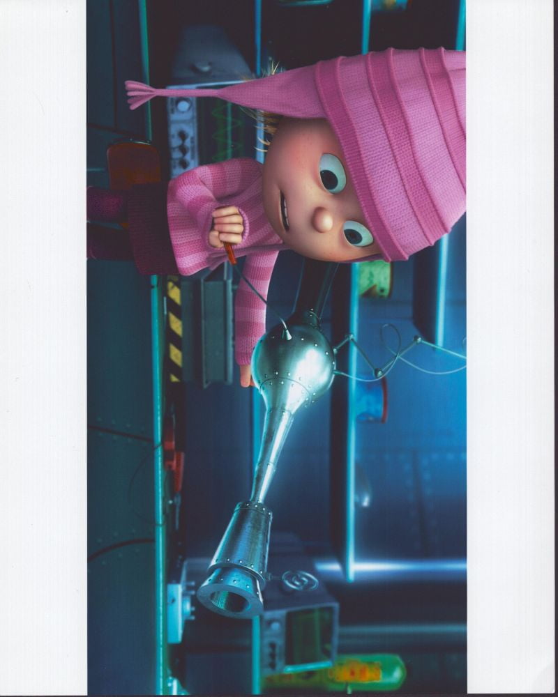 dana-gaier-as-edith-with-gun-in-despicable-me-photo-print-8-x-10