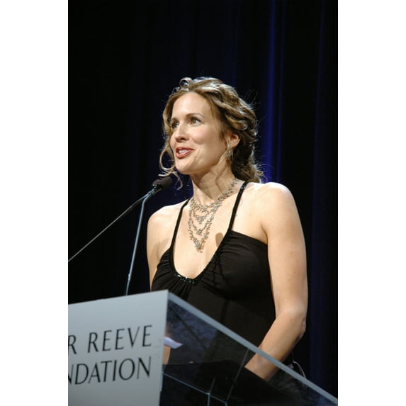 Dana Reeve At The Christopher Reeve Paralysis Foundation 14Th Annual Gala, A Magical Evening, Ny, November 18, 2004. (Photo Rob RichEverett Collection) Celebrity (16 x 20)