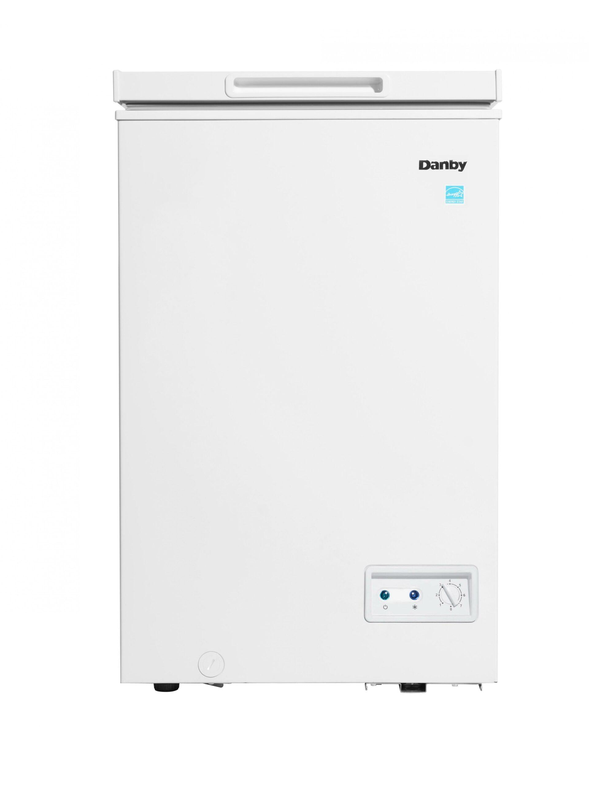 Compact White Energy Star Chest Freezer with Manual Defrost