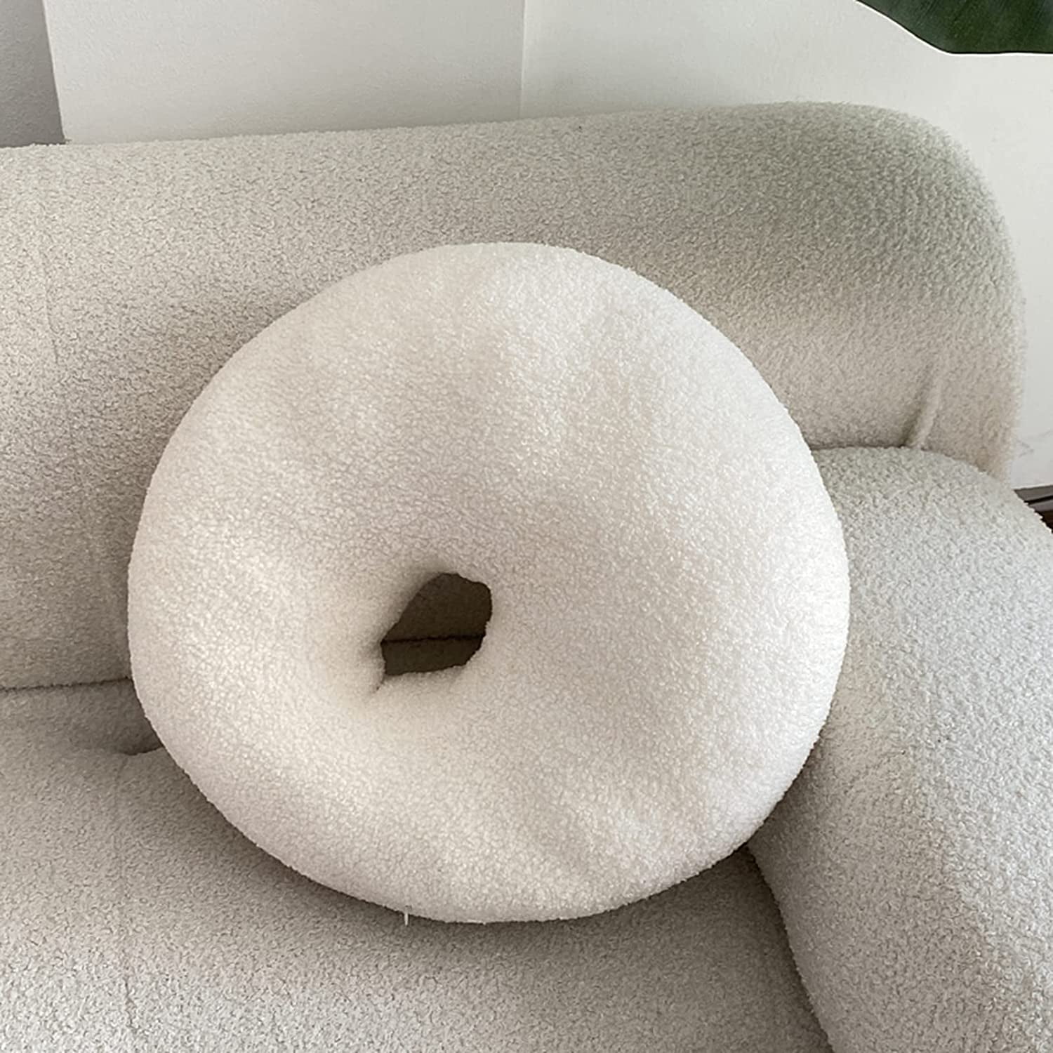 DanceeMangoo Donut Pillow Round Decorative Pillows,15.7 Funny Doughnut  Shaped Throw Pillows for Couch,Boucle Pillow Cute Donut Shaped Pillows for  Sofa,Bedroom 