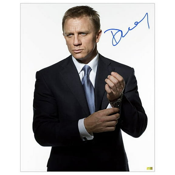 Daniel Craig Autographed Casino Royale James Bond 007 16x20 Photo