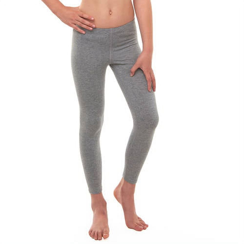 🤩 These popular Danskin ladies leggings are on sale at Costco! These 7/8  length leggings have side pockets at the hip and are SO comfy