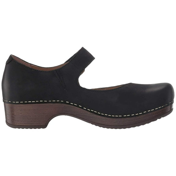 Dansko 9423477800: Women's Beatrice Clog, Black