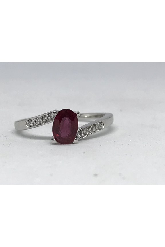 Dark red ruby in 925 sterling solid silver