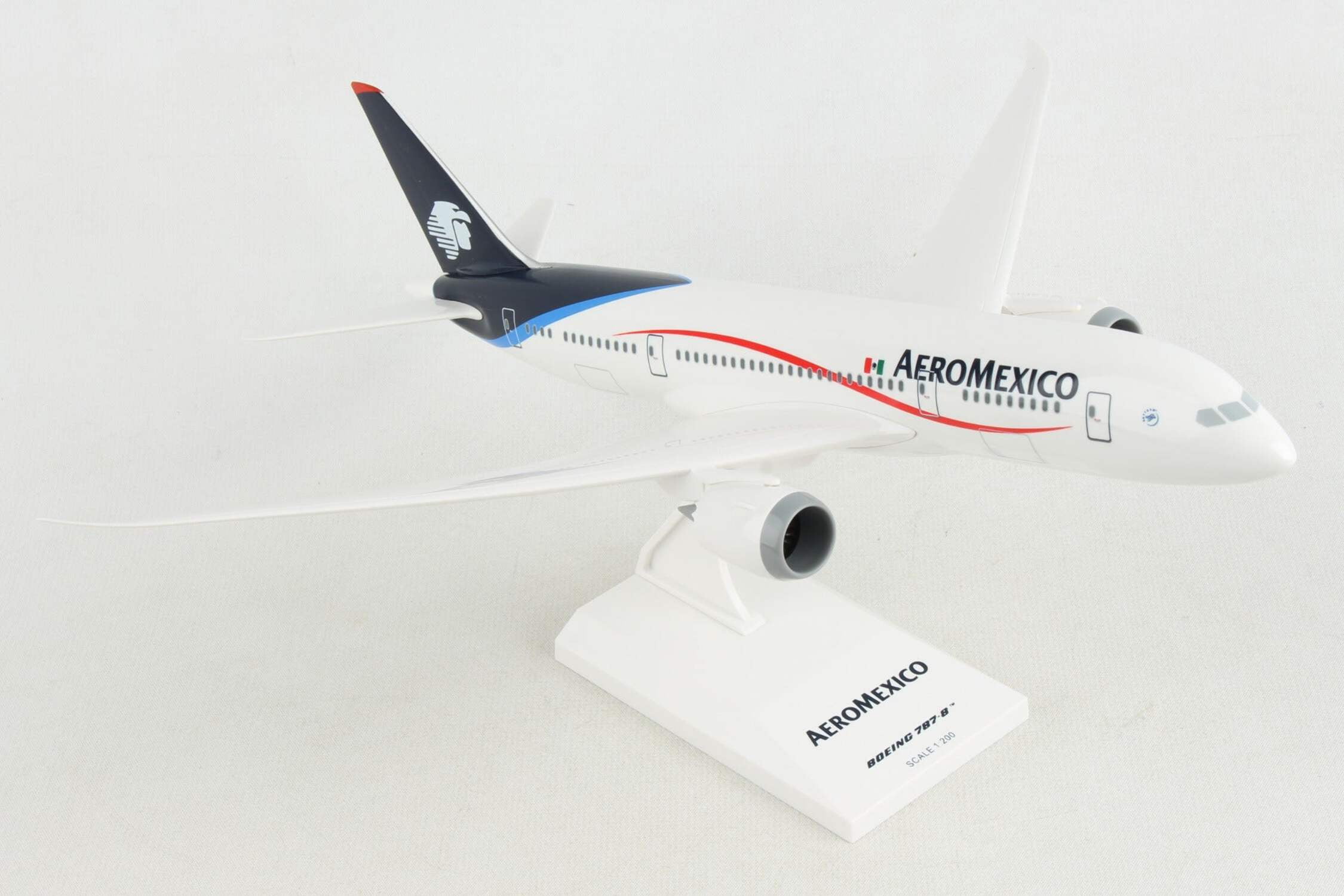Daron Skymarks Aeromexico 787-8 Airplane Model Building Kit, 1/200-Scale