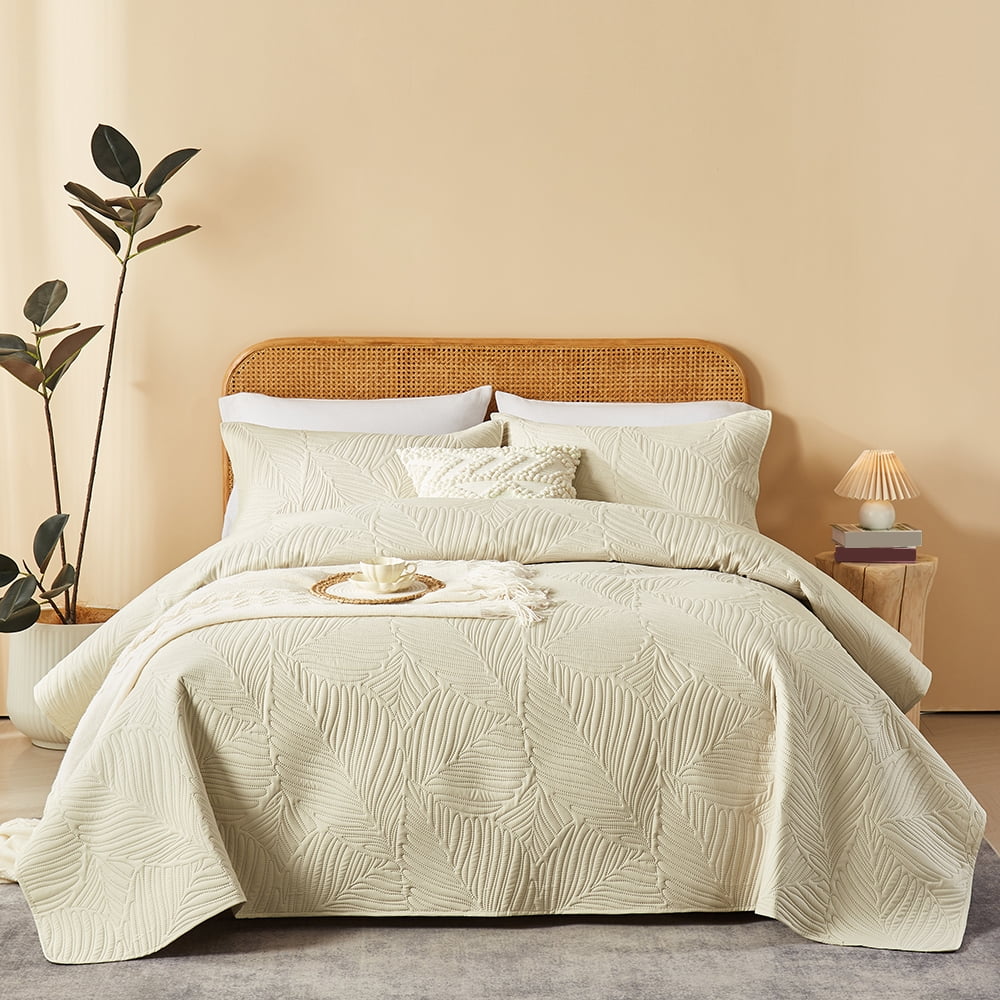 Davulos 2 Pieces Twin Quilt Bedding Set Soft Light Khaki Bedspread 68"x85" with Leaf Pattern Microfiber Bed Coverlet Quilt Bedding Set for All Season (1 Quilt,1 Sham)