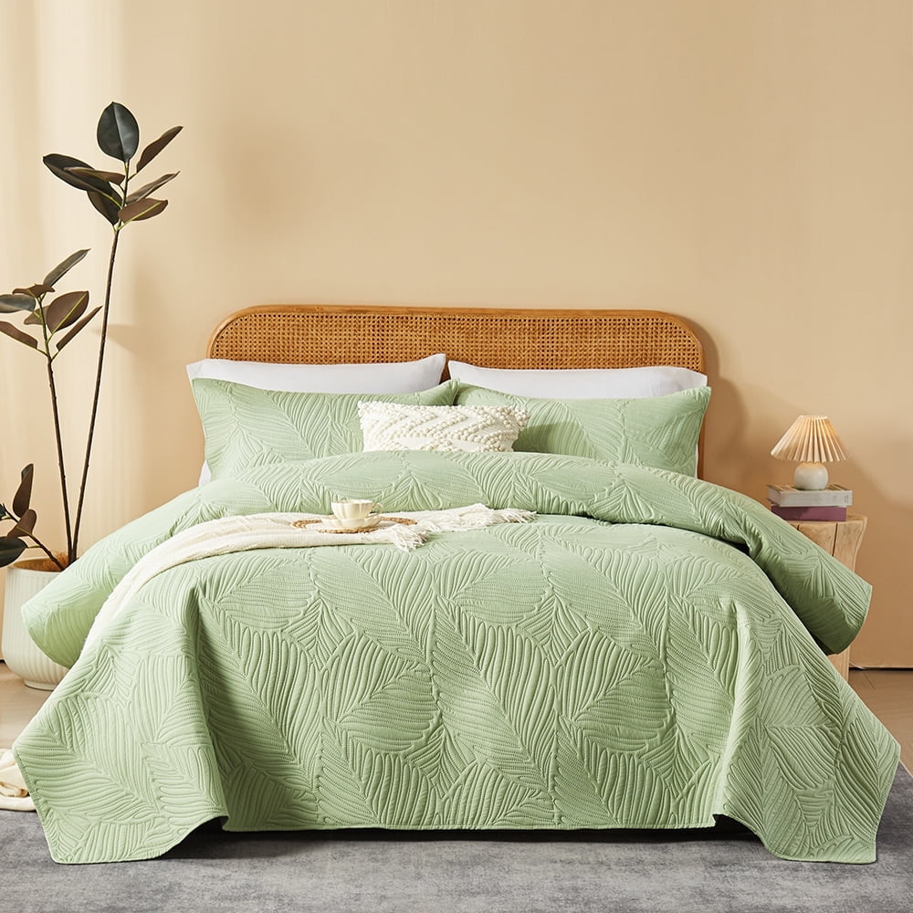 Davulos 3 Pieces Queen Quilt Bedding Set Soft Lightweight Sage Green Bedspread with Leaf Pattern,Microfiber Bed Coverlet Full Size for All Season(1 Quilt, 2 Shams)