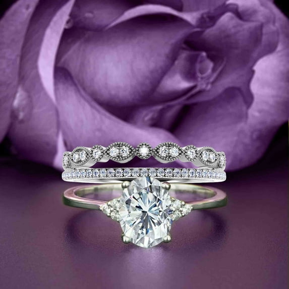 Dazzling Minimalist 2.50 Carat Oval Cut Diamond Moissanite Engagement Ring, Wedding Ring, Two Matching Band in Silver With 18k White Gold Plating Gift For Loveria, Promise Ring, Anniversary Gift Idea