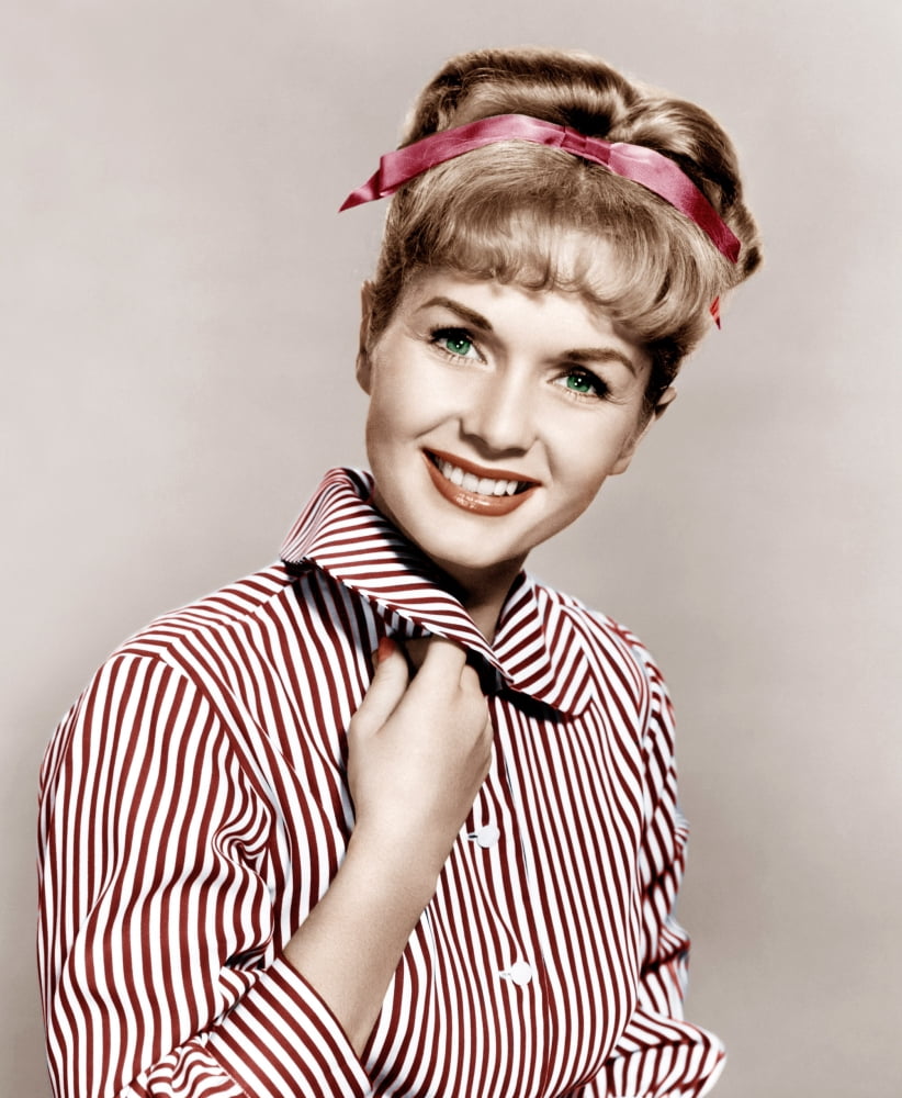 Debbie Reynolds Canvas Art - (16 x 20)