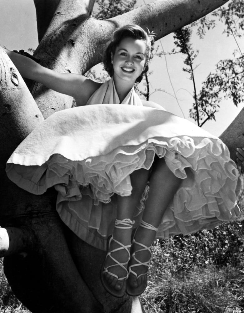 Debbie Reynolds Canvas Art - (16 x 20)