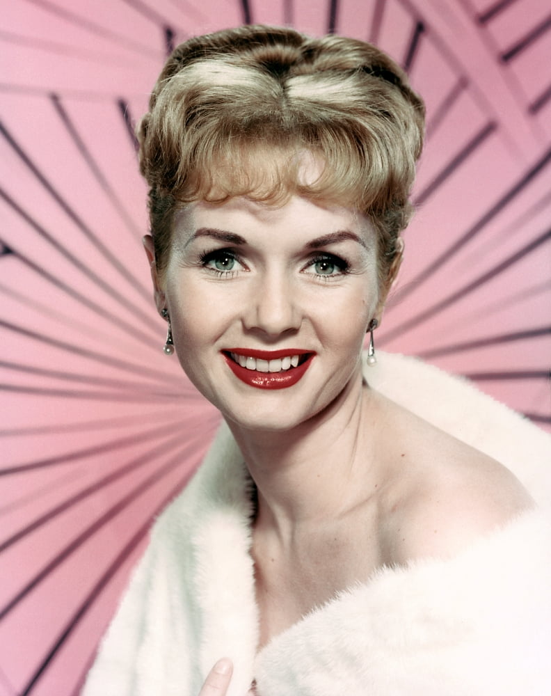 Debbie Reynolds Canvas Art - (16 x 20)