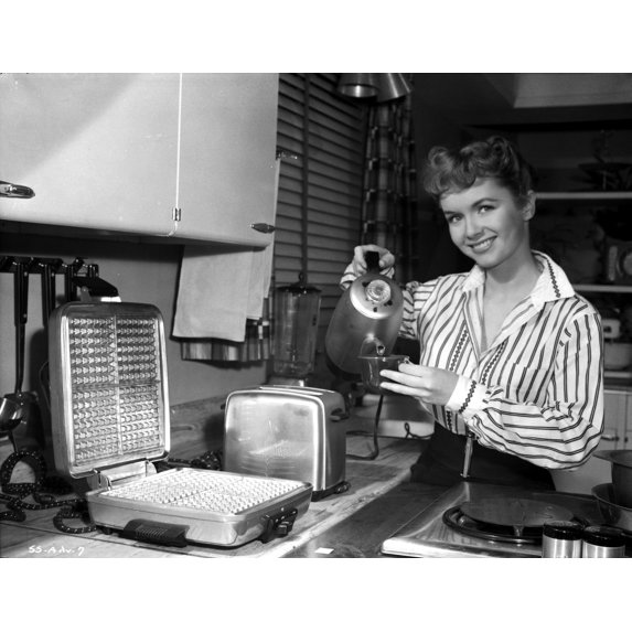 Debbie Reynolds on a Strip Making Waffles Photo Print (8 x 10)