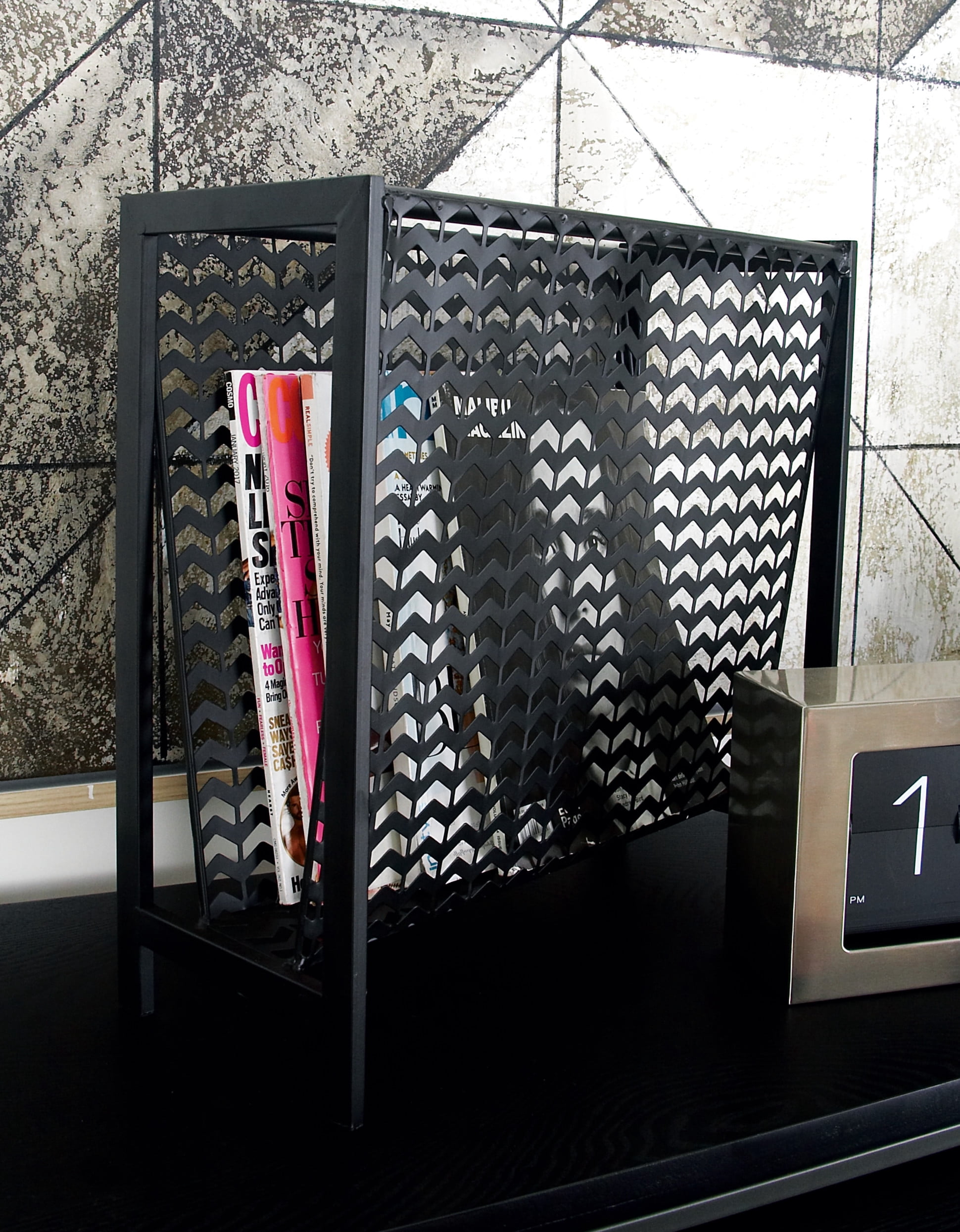 DecMode Industrial Style Metal Magazine Rack, 16