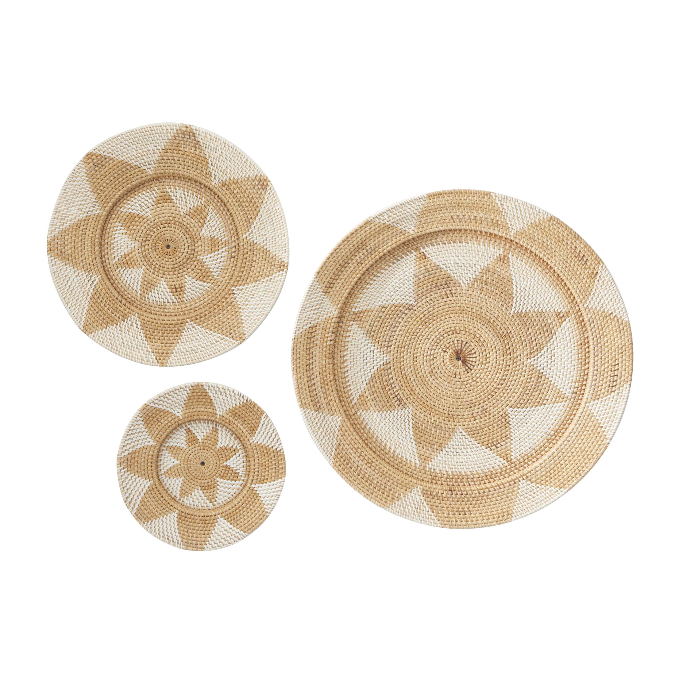 DecMode Light Brown Rattan Handmade Woven Floral Basket Plate Wall Decor (3 Count)