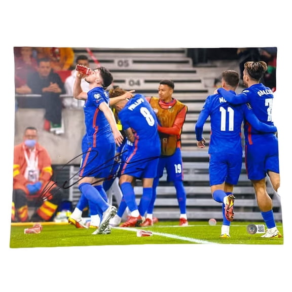 Declan Rice Signed England Soccer Print Size 12 x 16 with Beckett COA