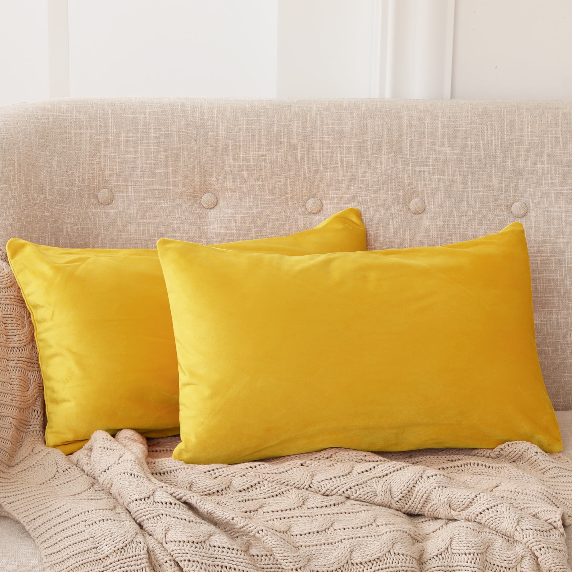 Deconovo Pack of 2 Lumbar Pillow Covers 12x20 Plush Velvet Pillow