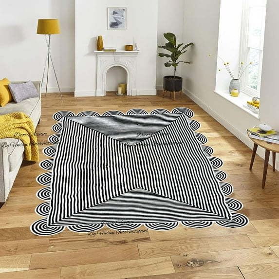 DecorAvenue Indian Hand Braided Bohemian Natural Fiber Scalloped Jute Area Rugs For Indoor Outdoor Black / White - 6' Ft Round