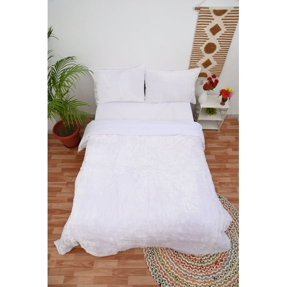 DecorAvenue Ultra Luxury Velevt Duvet Cover Set 3 Pc Comforter Cover Set for Home Decoration with Zip Closure no Filling White Color Full Double Size 80" x 90" Inches
