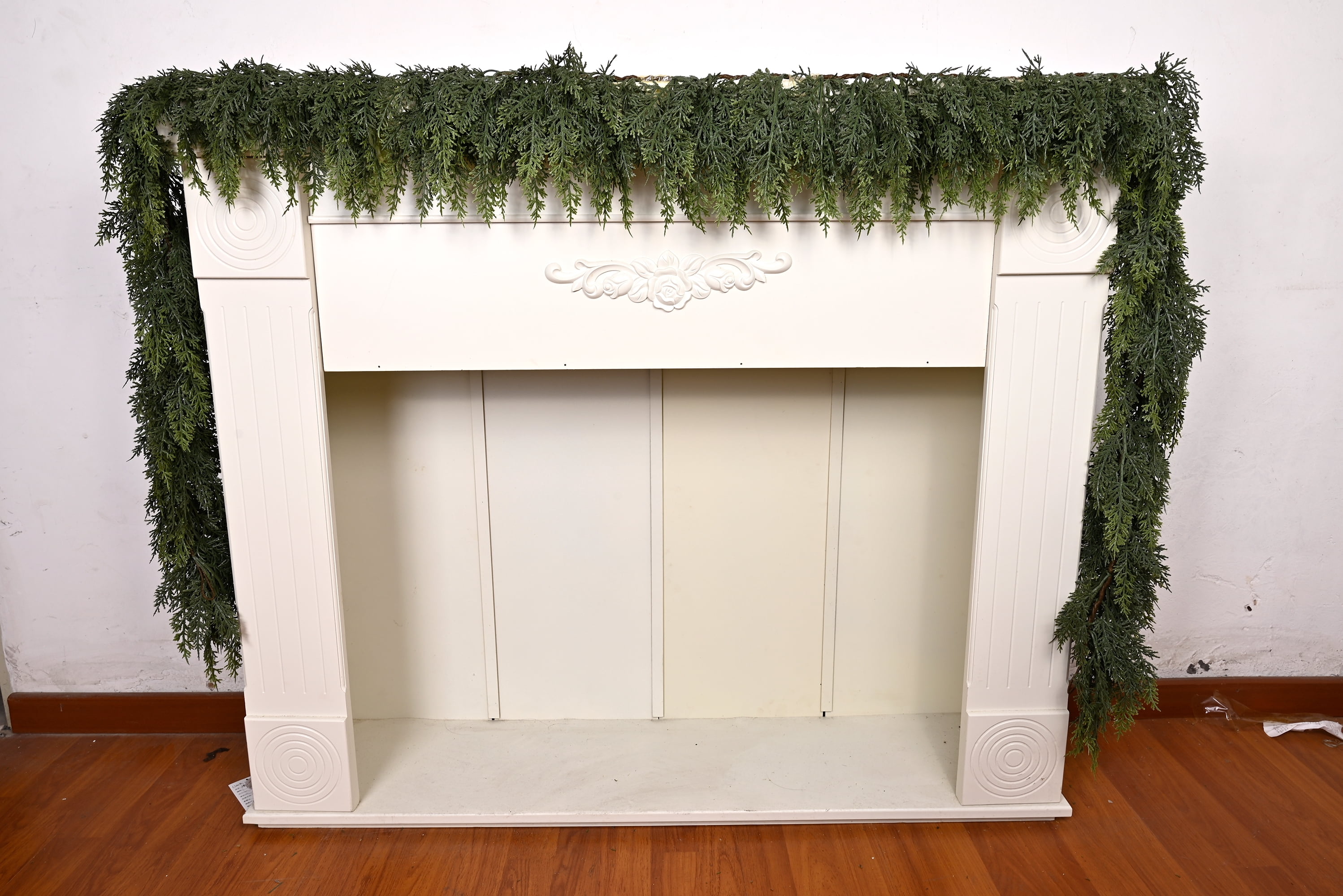 Decorative Wooden Fireplace Mantel Surround Classic Panel Design for Living Room Bedroom Entryway Display