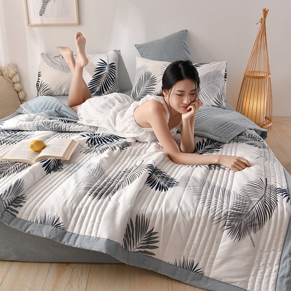 Deeceymbur Summer Comforter Cool Blanket Lightweight Cotton Quilt Airy Design Easy Storage Machine Washable 71x79 Inches for Bedroom Napping Hot Weather Bedding
