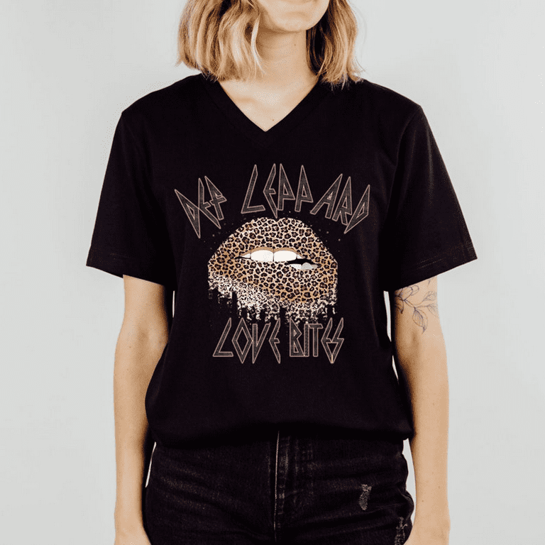 Def Leppard Shirt Love Bites Rock Music Shirt Retro Concert Tees Leopard Print Lip Shirts 70s Band Tees Trendy 80s Rock TShirt Women V Neck