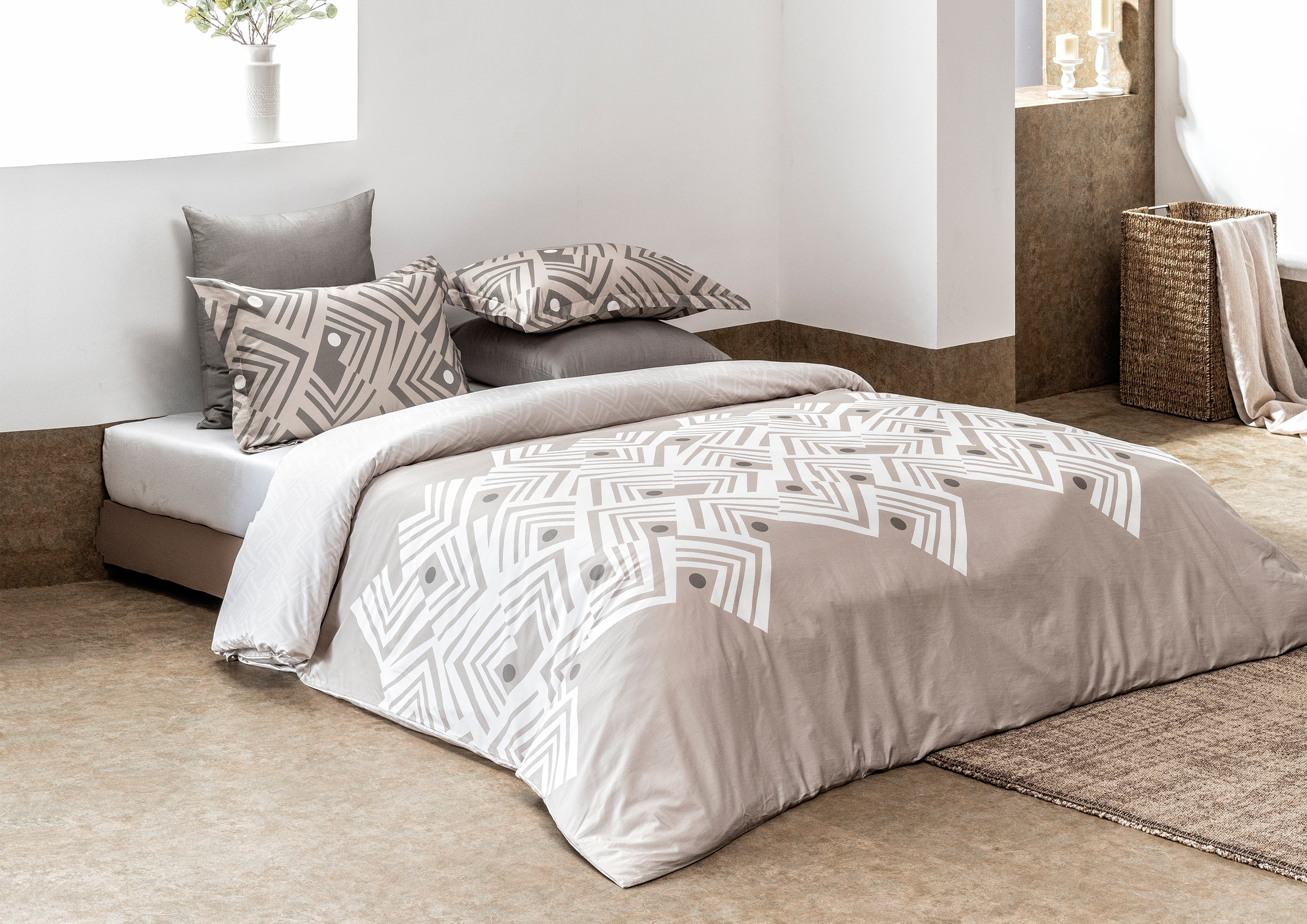 Delara Organic Cotton Queen Duvet Cover Set with Button Closure