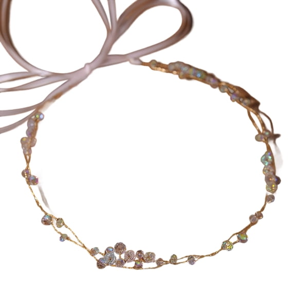 Delicate Wedding Hair Jewelry Suitable for Active Lifestyles and Luxurious Look