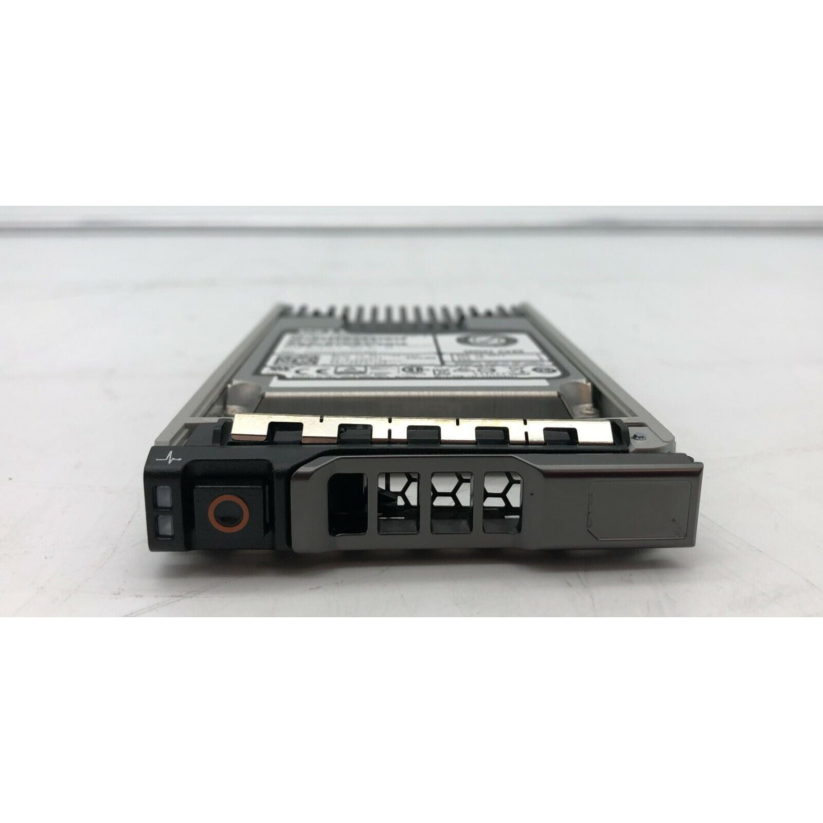 Dell Client Kit 960GB Hot Swap 2.5" SATA 6Gb/s SSD for PowerEdge T430, T630, PowerEdge R230, R330, R430, R630, R730, R730xd, R830, T440, T640