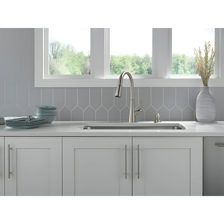 Delta Auburn Single Handle Pull-Down Sprayer Kitchen Faucet