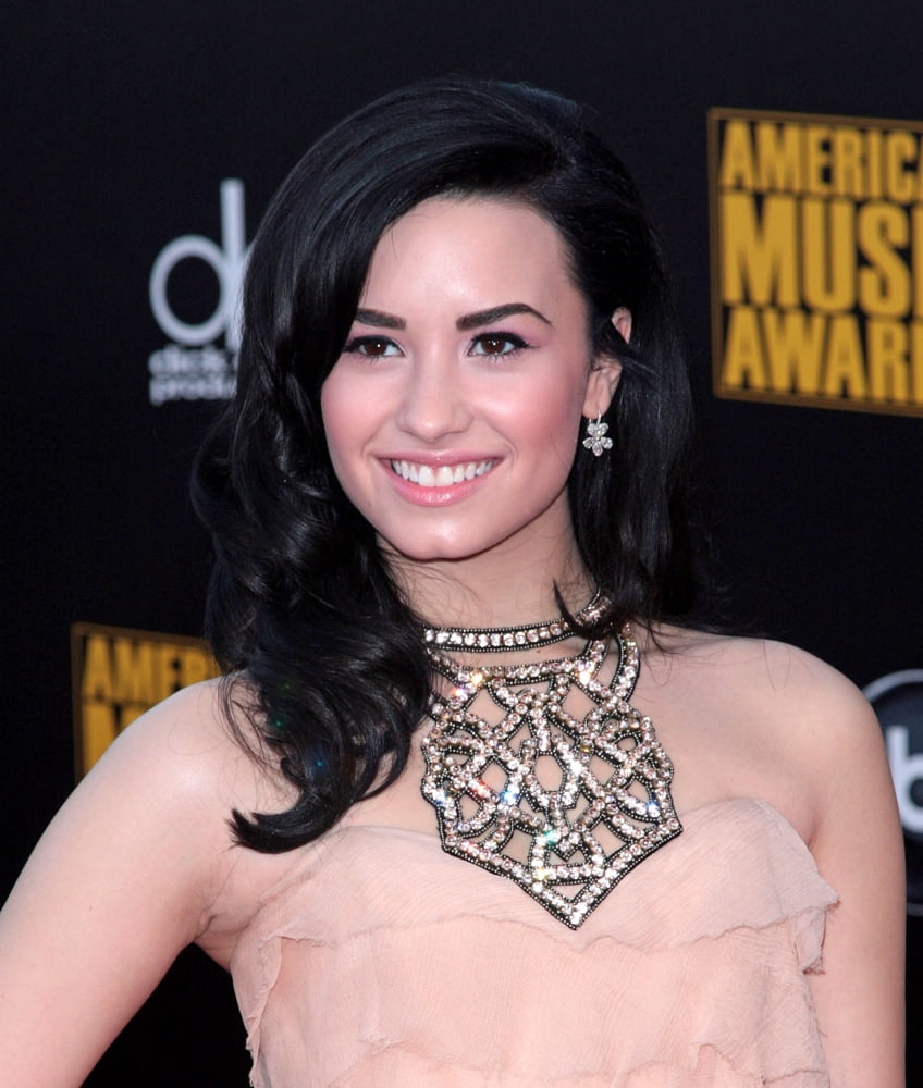 Demi Lovato At Arrivals For 2009 American Music Awards (AmaS) - Arrivals Canvas Art - (16 x 20)