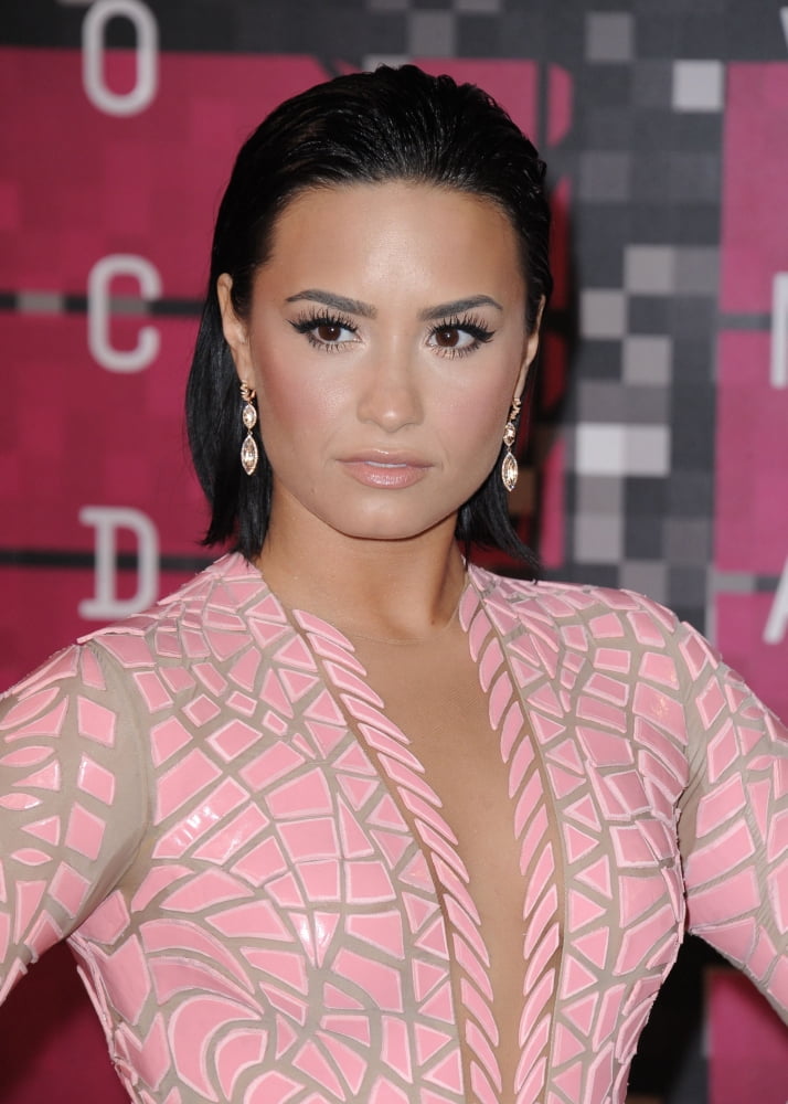 Demi Lovato At Arrivals For Mtv Video Music Awards (Vma) 2015 - Arrivals 3 Canvas Art - (16 x 20)