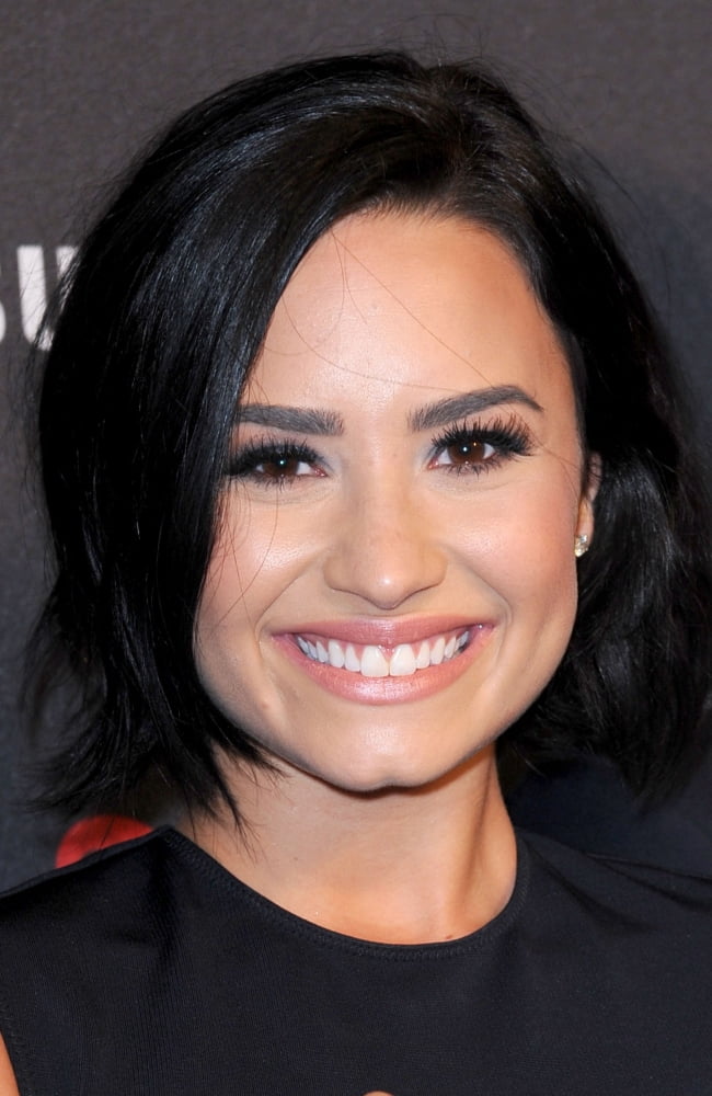 Demi Lovato At Arrivals For Samsung Hope For Children Gala 2015 Canvas Art - (16 x 20)