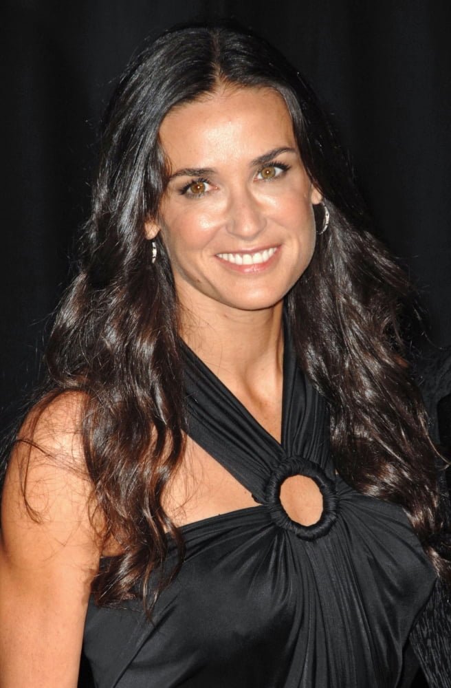Demi Moore At Arrivals For Rodeo Drive Walk Of Style Awards Ceremony Honoring Princess Grace Canvas Art - (16 x 20)
