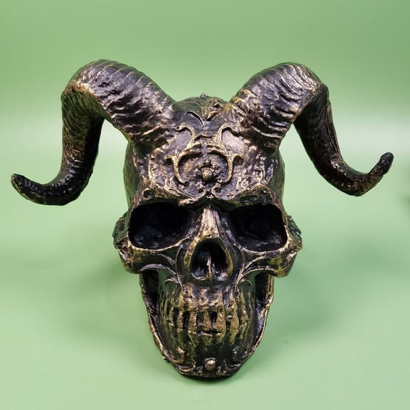 Demon Skull Statue Mysterious Black Skull Head Figurine Decoration Resin Table Decoration Gothic Sculpture Black Series Resin Crafts Behind the Scenes Creative Decoration for Home Office Desktop