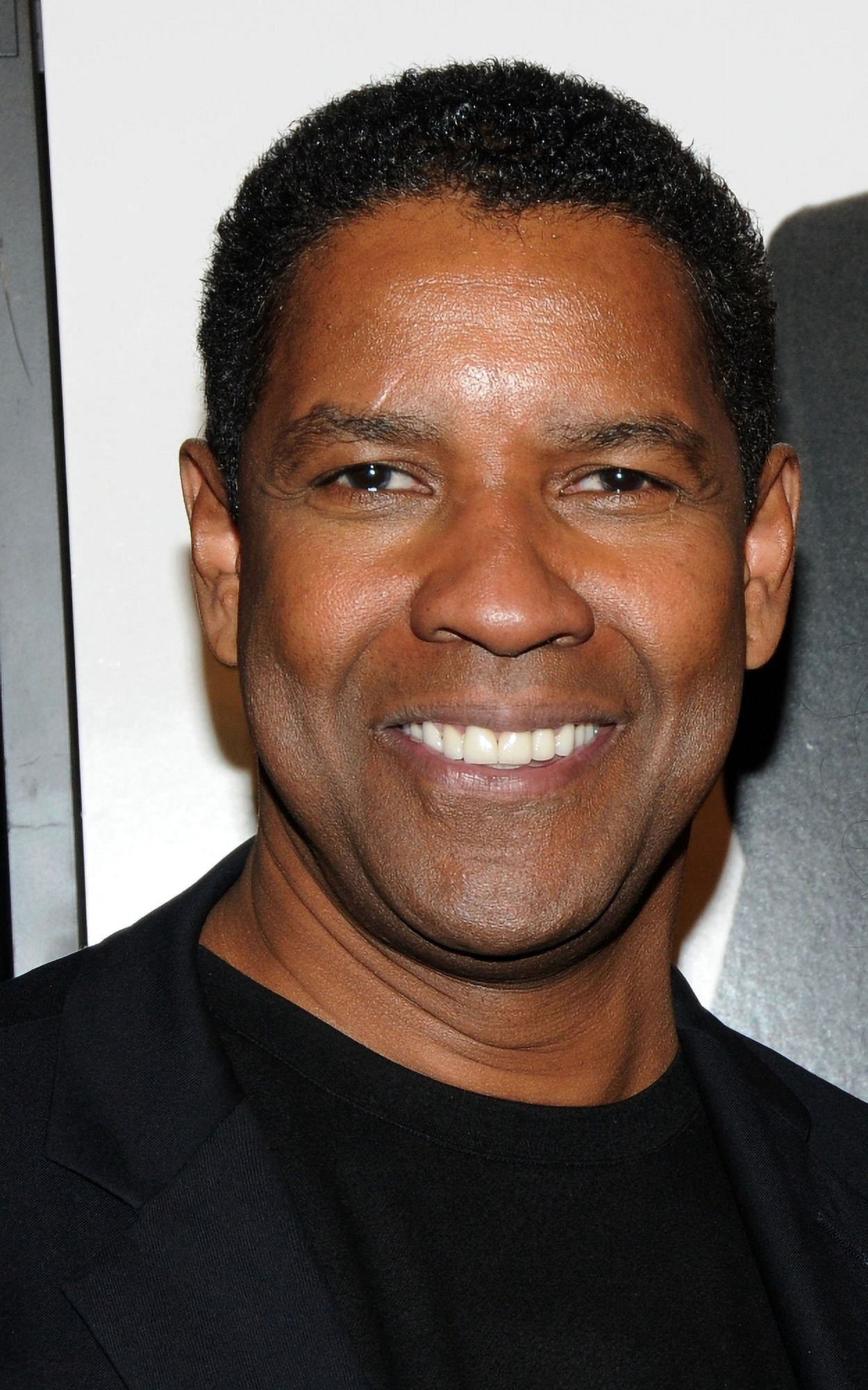 Denzel Washington At Arrivals For Safe House Premiere Canvas Art - (16 x 20)