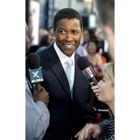 Denzel Washington At The Premiere Of The Manchurian Candidate, July 22, 2004 In Beverly Hills, Ca. (Photo By J. Emilio FloresEverett Collection) Celebrity (8 x 10)