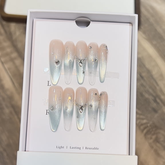 Derizon, small and fresh in summer, wearing high-end nail, green cat's eye, French broken diamond nail art, removable nail piece.