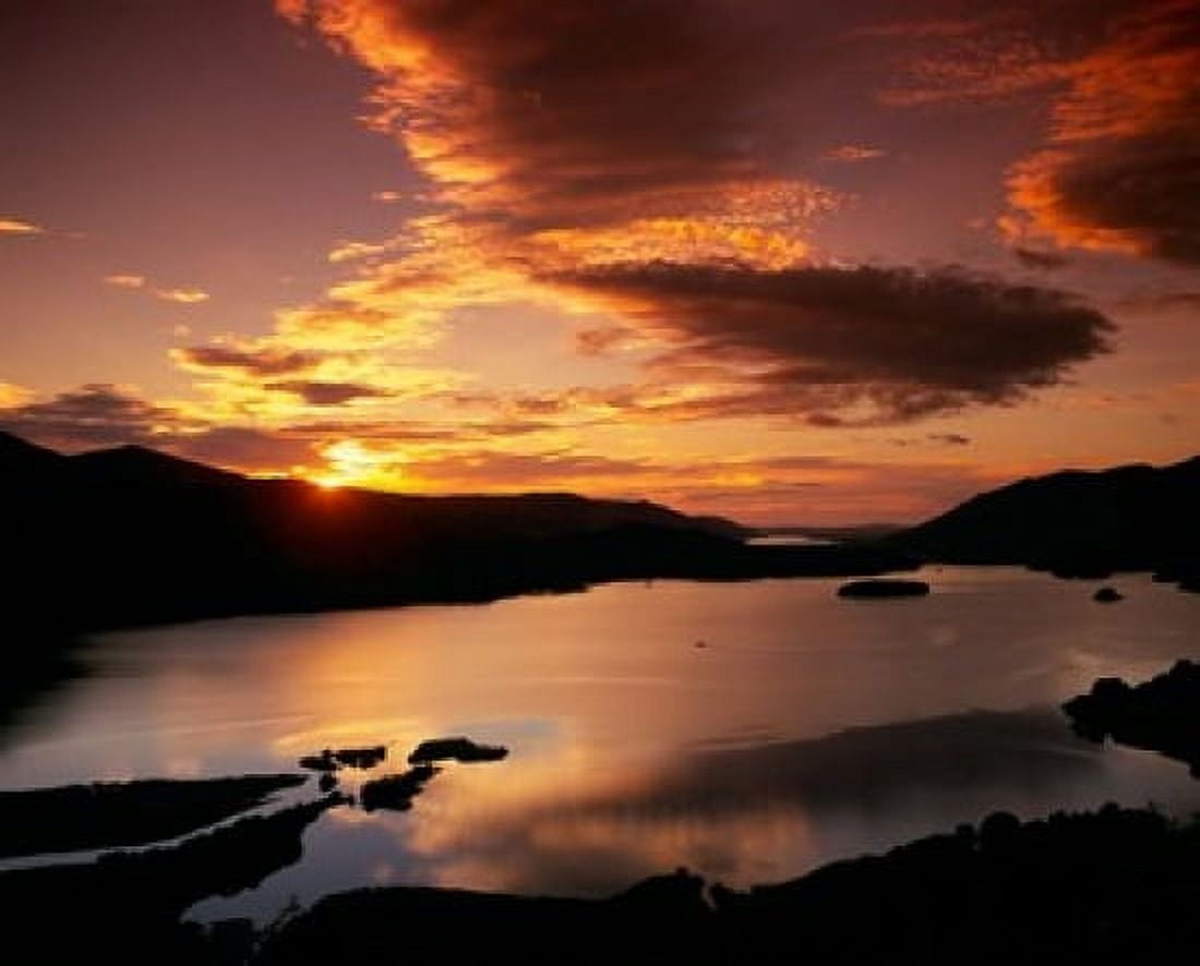 Derwent Water in Lake District National Park Cumbria England Canvas Art - Paul Thompson DanitaDelimont (36 x 29)